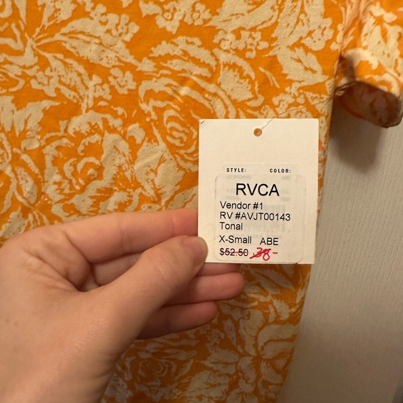 3for$30 - NWT RVCA Top - Picture 4 of 4